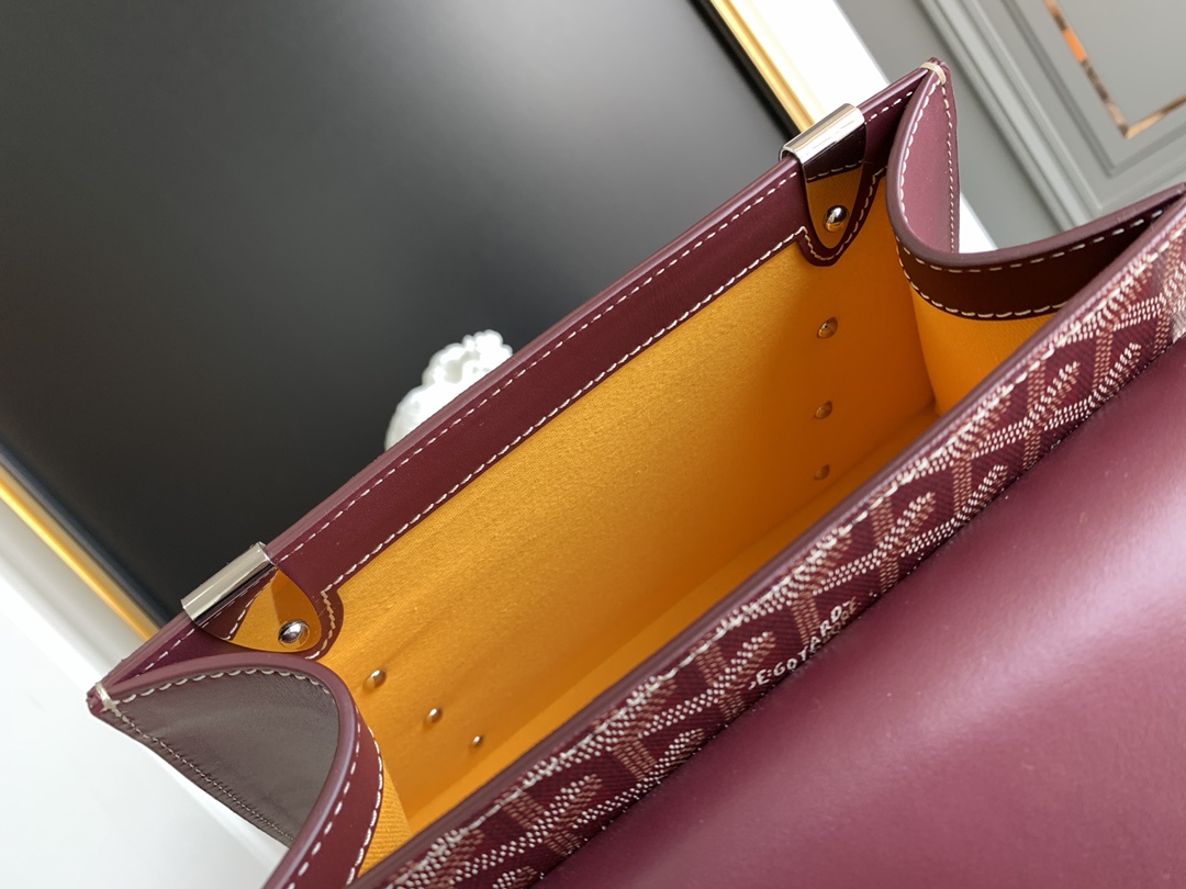 Saigon PM Bag Handbag Shoulder Bag In Burgundy